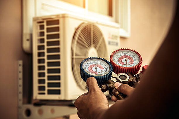 Professional Hvac technician working in West Liberty, IA